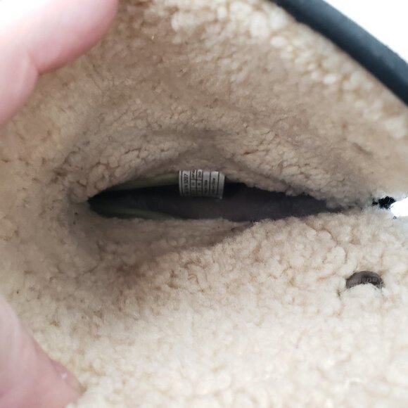 UGG Women’s Lynnea Shearling Fold Down Two-Way Clog Boot Black/Creme Size 8 - Picture 8 of 10